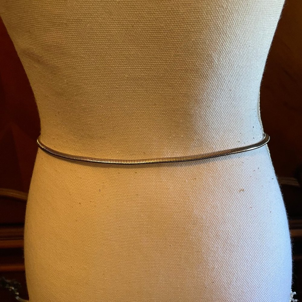 Very Thin Silver Stretch Belt - Picture 3 of 3